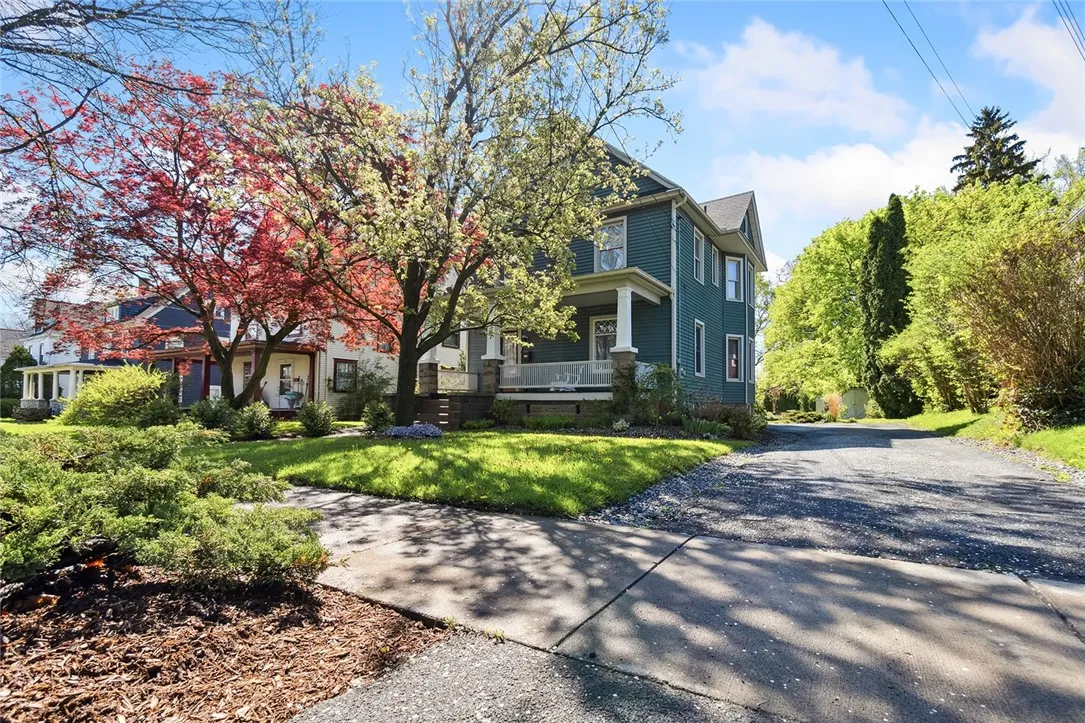 357 Washington Street, Geneva City, New York 14456, Geneva City, New York 14456, 5 Bedrooms Bedrooms, 12 Rooms Rooms,2 BathroomsBathrooms,Residential,For Sale,357 Washington Street, Geneva City, New York 14456,R1619694