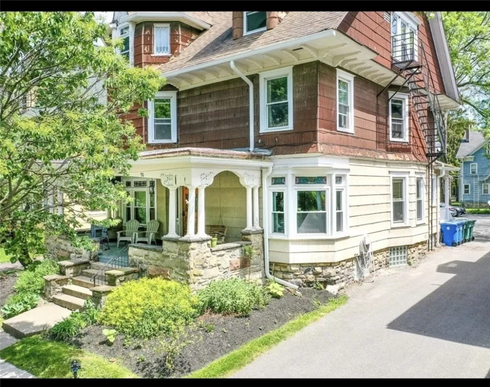 96 Rutgers Street, Rochester, New York 14607, Rochester, New York 14607, 3 Bedrooms Bedrooms, 6 Rooms Rooms,1 BathroomBathrooms,Residential Lease,For Rent,96 Rutgers Street, Rochester, New York 14607,R1619724