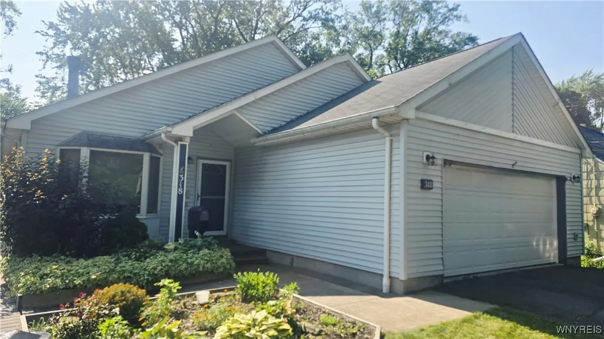 318 Ivyhurst Road North, Amherst, New York 14226, Amherst, New York 14226, 3 Bedrooms Bedrooms, 8 Rooms Rooms,2 BathroomsBathrooms,Residential Lease,For Rent,318 Ivyhurst Road North, Amherst, New York 14226,B1619301