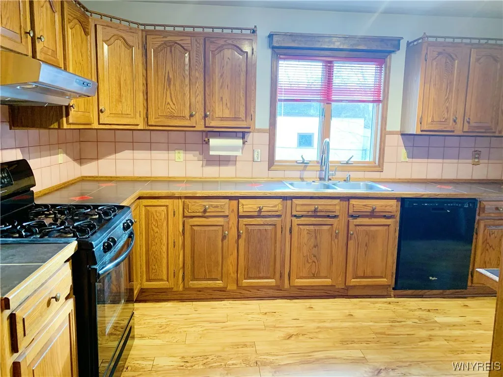 318 Ivyhurst Road North, Amherst, New York 14226, Amherst, New York 14226, 3 Bedrooms Bedrooms, 8 Rooms Rooms,2 BathroomsBathrooms,Residential Lease,For Rent,318 Ivyhurst Road North, Amherst, New York 14226,B1619301