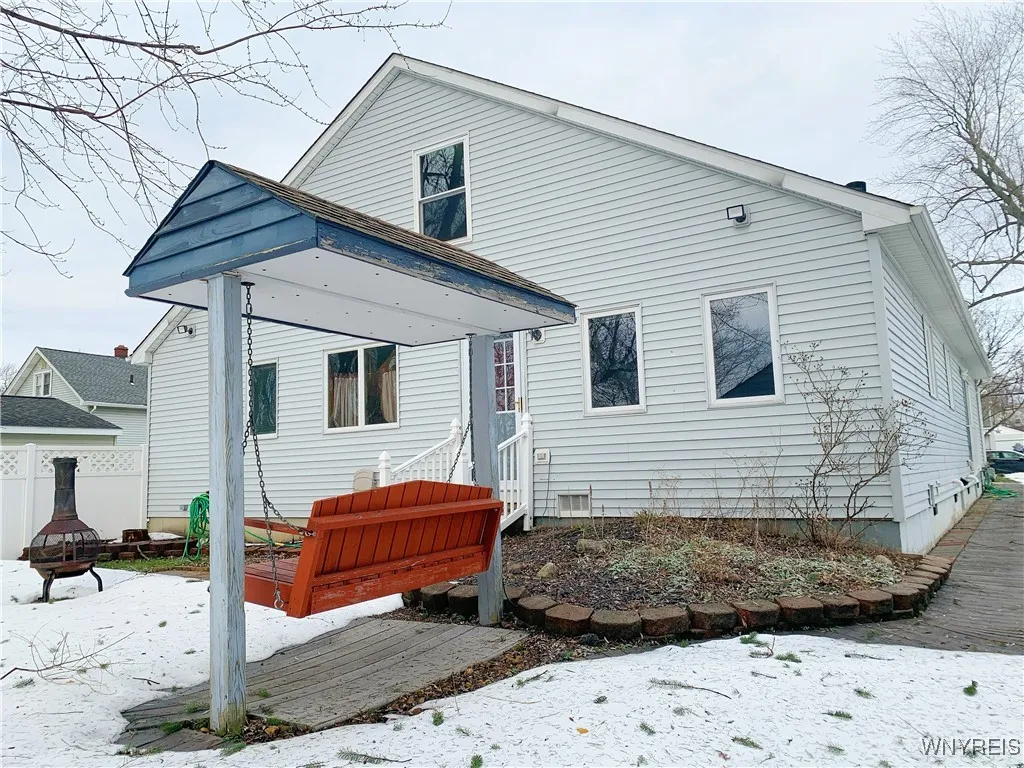 318 Ivyhurst Road North, Amherst, New York 14226, Amherst, New York 14226, 3 Bedrooms Bedrooms, 8 Rooms Rooms,2 BathroomsBathrooms,Residential Lease,For Rent,318 Ivyhurst Road North, Amherst, New York 14226,B1619301