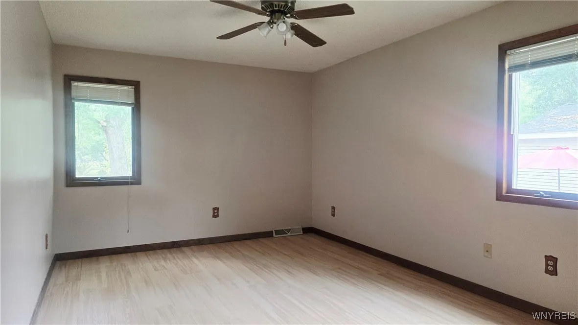318 Ivyhurst Road North, Amherst, New York 14226, Amherst, New York 14226, 3 Bedrooms Bedrooms, 8 Rooms Rooms,2 BathroomsBathrooms,Residential Lease,For Rent,318 Ivyhurst Road North, Amherst, New York 14226,B1619301