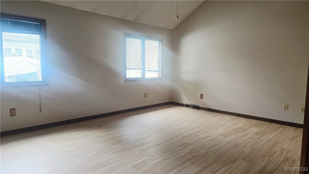 318 Ivyhurst Road North, Amherst, New York 14226, Amherst, New York 14226, 3 Bedrooms Bedrooms, 8 Rooms Rooms,2 BathroomsBathrooms,Residential Lease,For Rent,318 Ivyhurst Road North, Amherst, New York 14226,B1619301