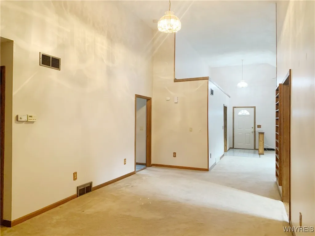 318 Ivyhurst Road North, Amherst, New York 14226, Amherst, New York 14226, 3 Bedrooms Bedrooms, 8 Rooms Rooms,2 BathroomsBathrooms,Residential Lease,For Rent,318 Ivyhurst Road North, Amherst, New York 14226,B1619301