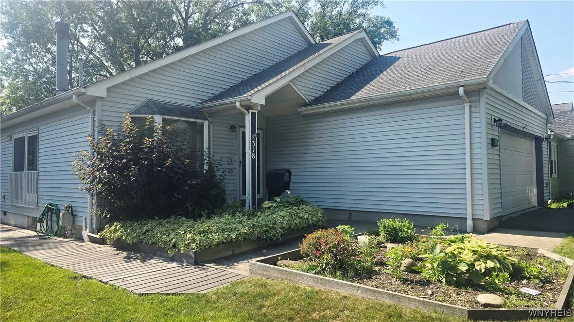 318 Ivyhurst Road North, Amherst, New York 14226, Amherst, New York 14226, 3 Bedrooms Bedrooms, 8 Rooms Rooms,2 BathroomsBathrooms,Residential Lease,For Rent,318 Ivyhurst Road North, Amherst, New York 14226,B1619301