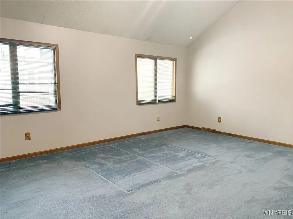 318 Ivyhurst Road North, Amherst, New York 14226, Amherst, New York 14226, 3 Bedrooms Bedrooms, 8 Rooms Rooms,2 BathroomsBathrooms,Residential Lease,For Rent,318 Ivyhurst Road North, Amherst, New York 14226,B1619301
