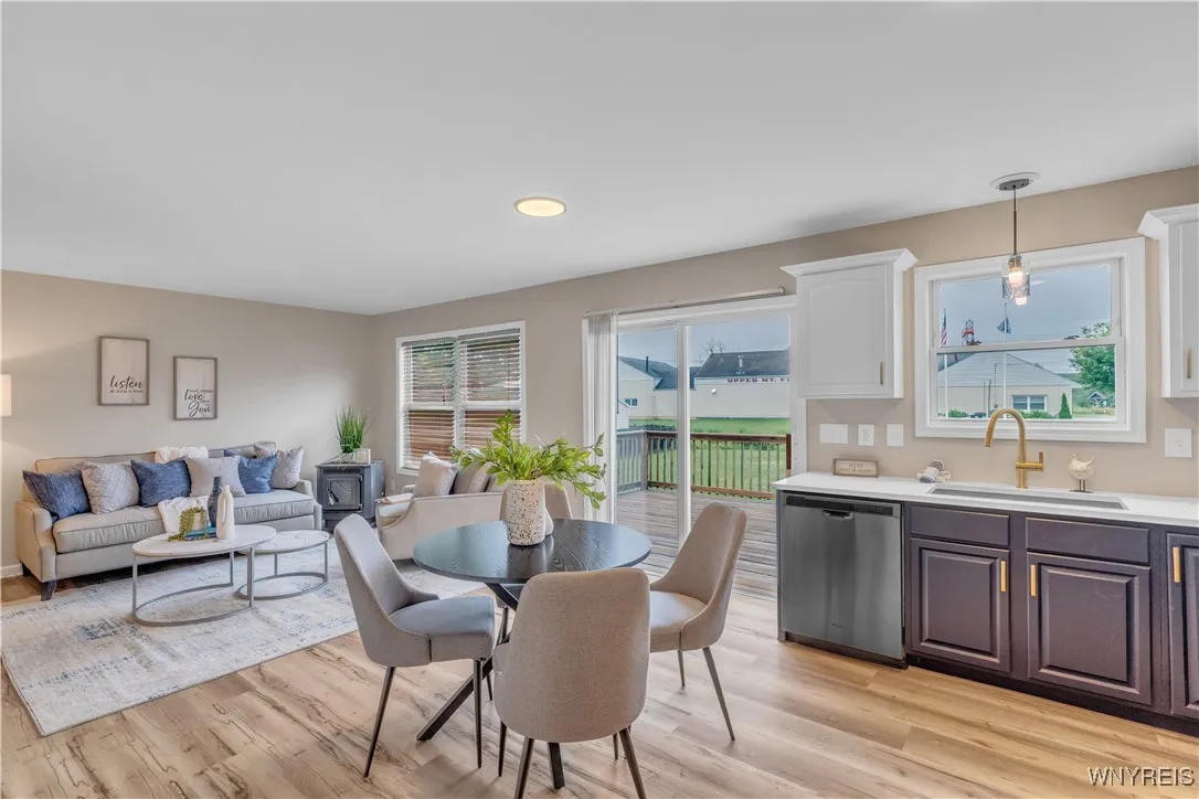 836 Upper Mountain Road, Lewiston, New York 14092, Lewiston, New York 14092, 3 Bedrooms Bedrooms, 8 Rooms Rooms,2 BathroomsBathrooms,Residential,Closed,836 Upper Mountain Road, Lewiston, New York 14092,B1619303