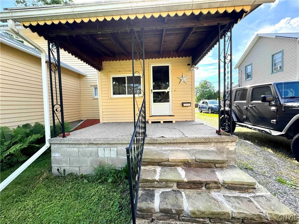 18 Chapel Street, Belfast, New York 14711, Belfast, New York 14711, 5 Bedrooms Bedrooms, 10 Rooms Rooms,1 BathroomBathrooms,Residential,For Sale,18 Chapel Street, Belfast, New York 14711,S1619858