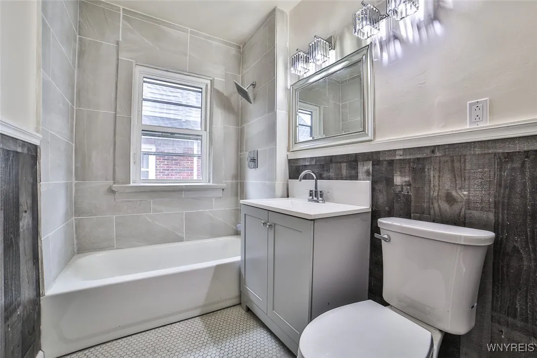 2409 La Salle Avenue, Niagara Falls, New York 1430, Niagara Falls, New York 14301, 4 Bedrooms Bedrooms, ,2 BathroomsBathrooms,Residential,For Sale,2409 La Salle Avenue, Niagara Falls, New York 1430,B1617592