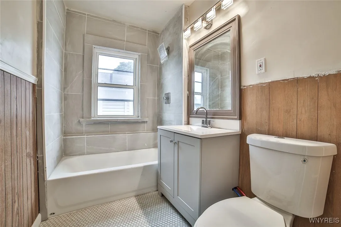 2409 La Salle Avenue, Niagara Falls, New York 1430, Niagara Falls, New York 14301, 4 Bedrooms Bedrooms, ,2 BathroomsBathrooms,Residential,For Sale,2409 La Salle Avenue, Niagara Falls, New York 1430,B1617592