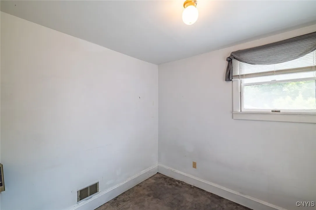21 Hillside Avenue, New Hartford, New York 13413, New Hartford, New York 13413, 3 Bedrooms Bedrooms, 7 Rooms Rooms,1 BathroomBathrooms,Residential,For Sale,21 Hillside Avenue, New Hartford, New York 13413,S1619730
