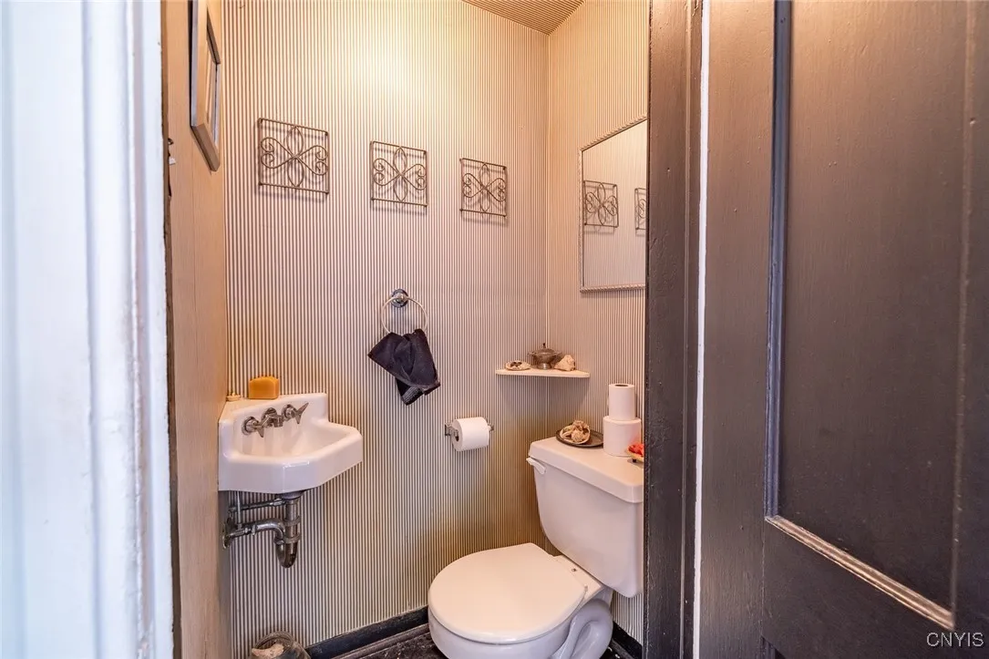 21 Hillside Avenue, New Hartford, New York 13413, New Hartford, New York 13413, 3 Bedrooms Bedrooms, 7 Rooms Rooms,1 BathroomBathrooms,Residential,For Sale,21 Hillside Avenue, New Hartford, New York 13413,S1619730