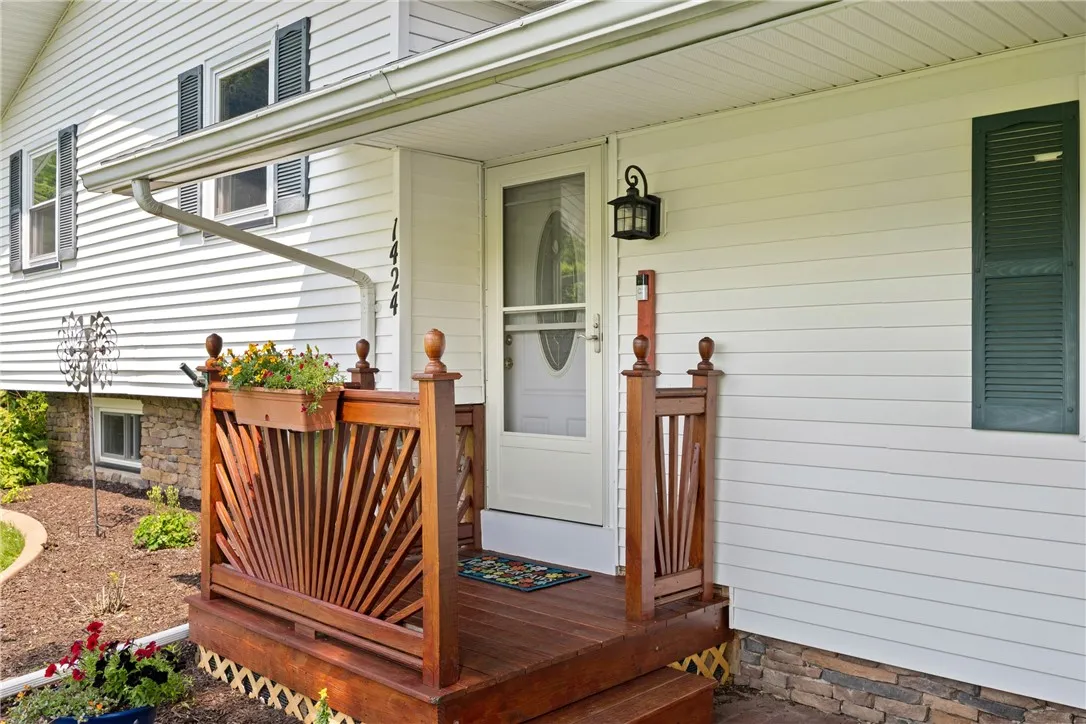 1424 Reed Road, Wheatland, New York 14546, Chili, New York 14546, 4 Bedrooms Bedrooms, 9 Rooms Rooms,2 BathroomsBathrooms,Residential,Closed,1424 Reed Road, Wheatland, New York 14546,R1619685