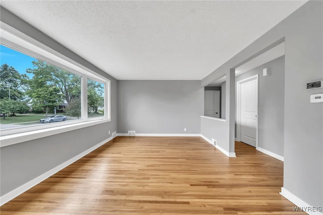 257 Oakridge Avenue, Tonawanda, New York 14217, Tonawanda, New York 14217, 3 Bedrooms Bedrooms, 5 Rooms Rooms,1 BathroomBathrooms,Residential,Closed,257 Oakridge Avenue, Tonawanda, New York 14217,B1619872