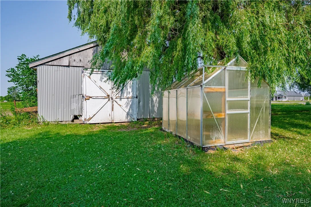 4700 Lockport Road, Pendleton, New York 14094, Pendleton, New York 14094, 4 Bedrooms Bedrooms, 10 Rooms Rooms,1 BathroomBathrooms,Residential,For Sale,4700 Lockport Road, Pendleton, New York 14094,B1619841