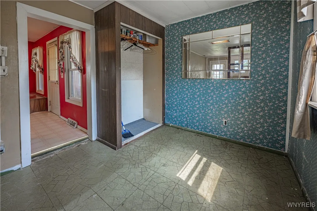 4700 Lockport Road, Pendleton, New York 14094, Pendleton, New York 14094, 4 Bedrooms Bedrooms, 10 Rooms Rooms,1 BathroomBathrooms,Residential,For Sale,4700 Lockport Road, Pendleton, New York 14094,B1619841