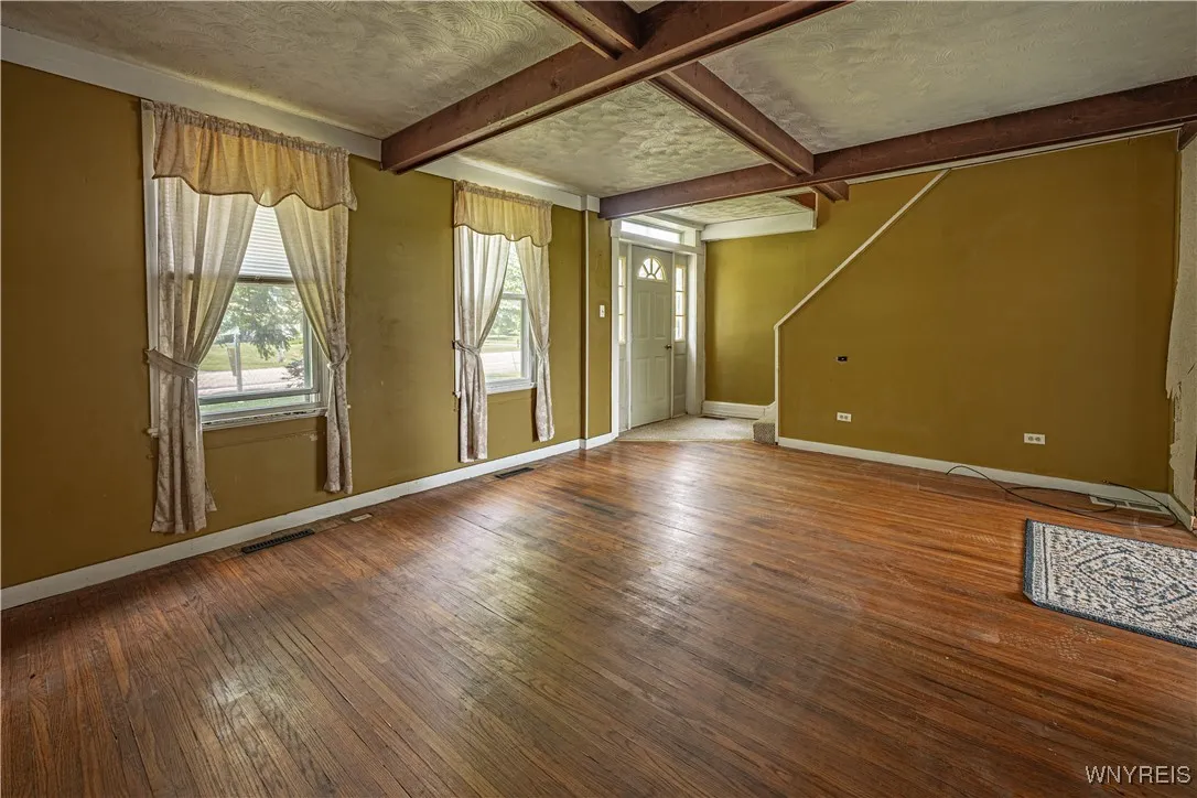 4700 Lockport Road, Pendleton, New York 14094, Pendleton, New York 14094, 4 Bedrooms Bedrooms, 10 Rooms Rooms,1 BathroomBathrooms,Residential,For Sale,4700 Lockport Road, Pendleton, New York 14094,B1619841