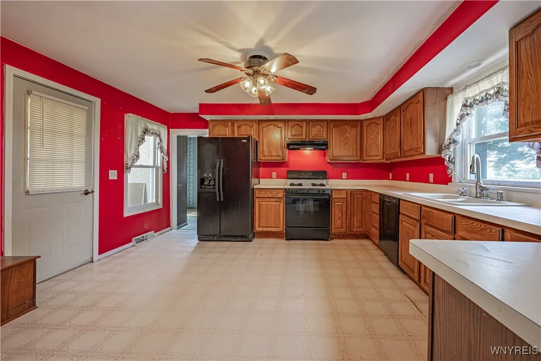 4700 Lockport Road, Pendleton, New York 14094, Pendleton, New York 14094, 4 Bedrooms Bedrooms, 10 Rooms Rooms,1 BathroomBathrooms,Residential,For Sale,4700 Lockport Road, Pendleton, New York 14094,B1619841