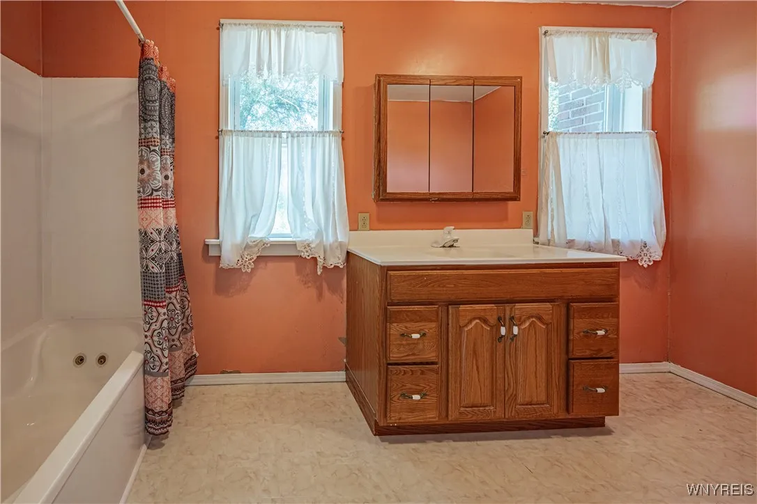 4700 Lockport Road, Pendleton, New York 14094, Pendleton, New York 14094, 4 Bedrooms Bedrooms, 10 Rooms Rooms,1 BathroomBathrooms,Residential,For Sale,4700 Lockport Road, Pendleton, New York 14094,B1619841