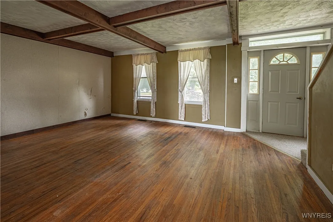 4700 Lockport Road, Pendleton, New York 14094, Pendleton, New York 14094, 4 Bedrooms Bedrooms, 10 Rooms Rooms,1 BathroomBathrooms,Residential,For Sale,4700 Lockport Road, Pendleton, New York 14094,B1619841