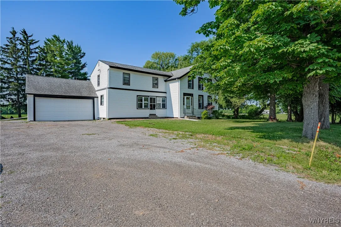 4700 Lockport Road, Pendleton, New York 14094, Pendleton, New York 14094, 4 Bedrooms Bedrooms, 10 Rooms Rooms,1 BathroomBathrooms,Residential,For Sale,4700 Lockport Road, Pendleton, New York 14094,B1619841