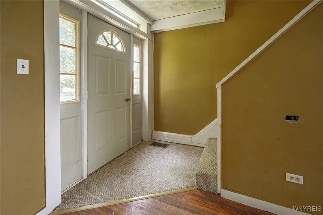 4700 Lockport Road, Pendleton, New York 14094, Pendleton, New York 14094, 4 Bedrooms Bedrooms, 10 Rooms Rooms,1 BathroomBathrooms,Residential,For Sale,4700 Lockport Road, Pendleton, New York 14094,B1619841