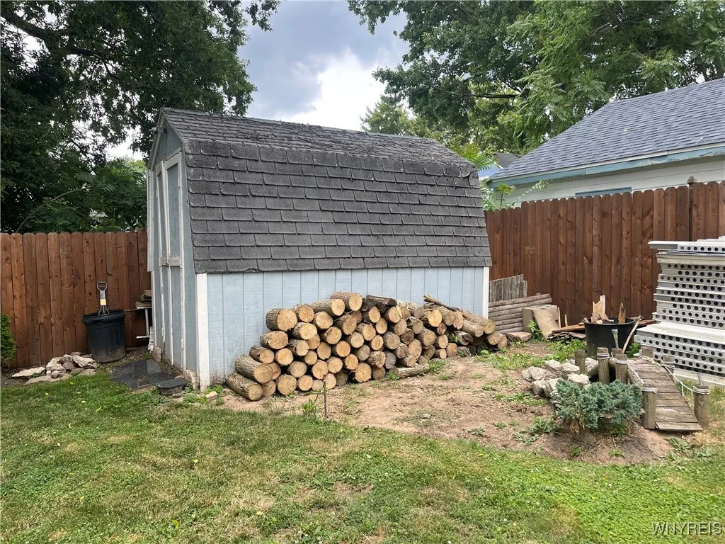 33 Millar Place, Lockport City, New York 14094, Lockport City, New York 14094, 2 Bedrooms Bedrooms, 5 Rooms Rooms,1 BathroomBathrooms,Residential,For Sale,33 Millar Place, Lockport City, New York 14094,B1619903
