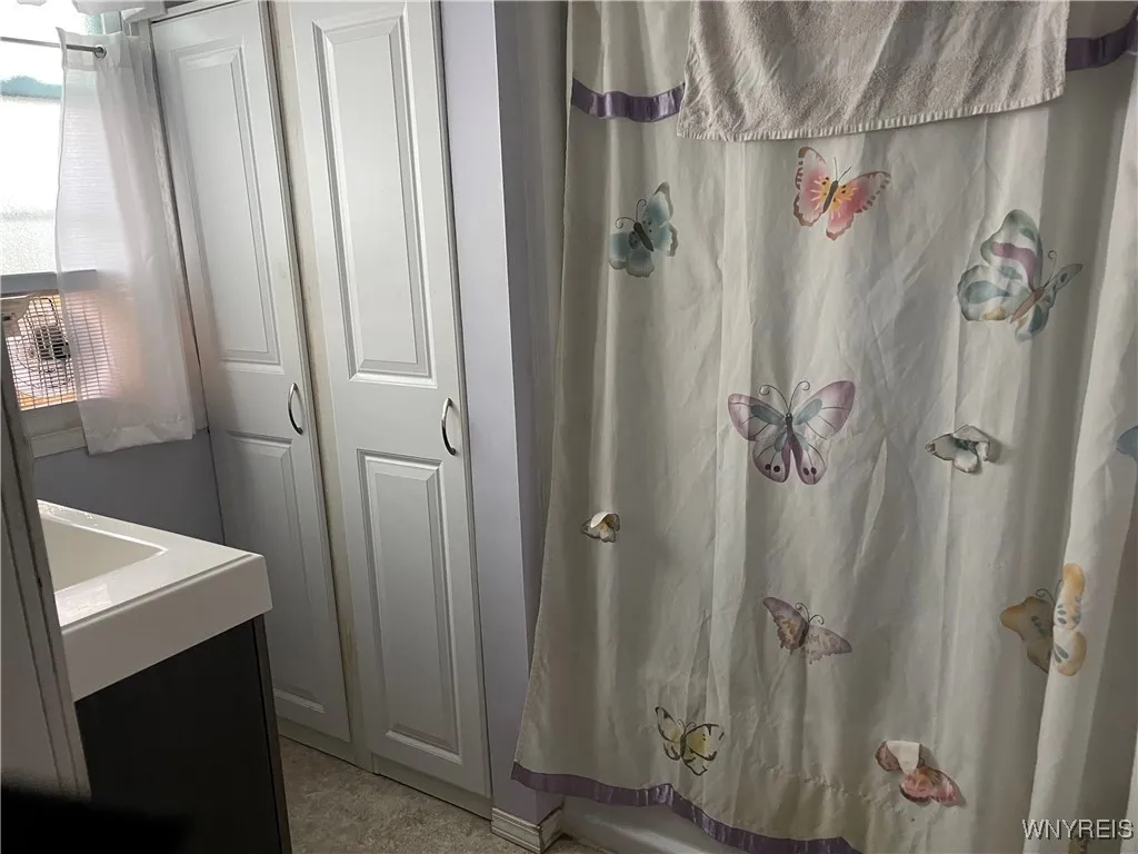 33 Millar Place, Lockport City, New York 14094, Lockport City, New York 14094, 2 Bedrooms Bedrooms, 5 Rooms Rooms,1 BathroomBathrooms,Residential,For Sale,33 Millar Place, Lockport City, New York 14094,B1619903
