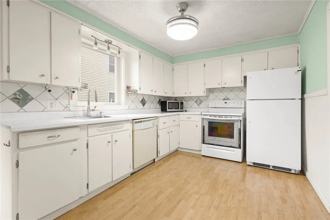 113 Myrtle Street, Leroy, New York 14482, Leroy, New York 14482, 2 Bedrooms Bedrooms, 5 Rooms Rooms,1 BathroomBathrooms,Residential,For Sale,113 Myrtle Street, Leroy, New York 14482,R1619757