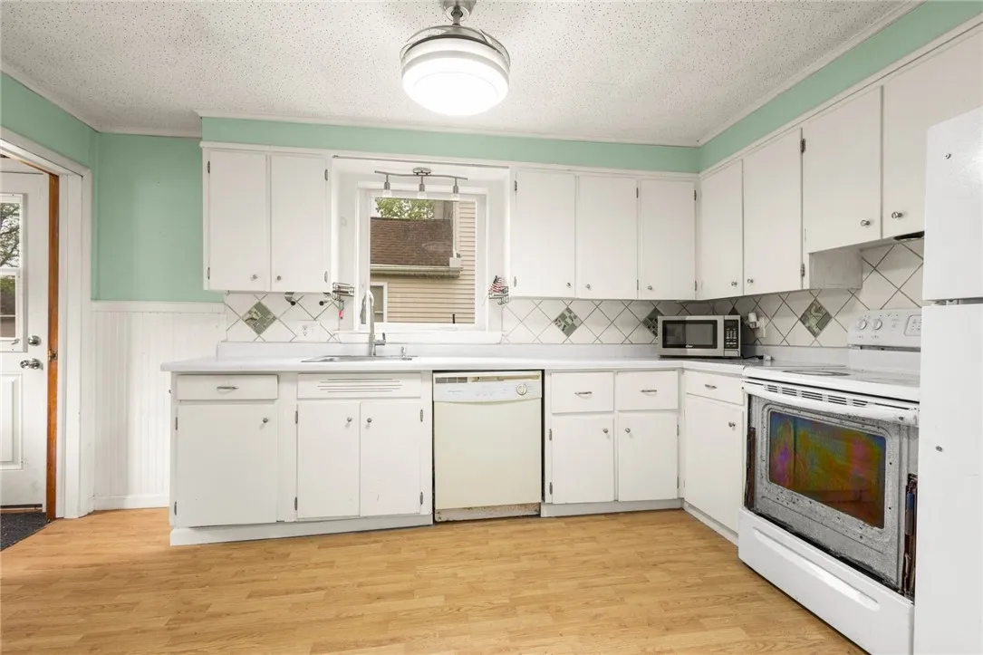 113 Myrtle Street, Leroy, New York 14482, Leroy, New York 14482, 2 Bedrooms Bedrooms, 5 Rooms Rooms,1 BathroomBathrooms,Residential,For Sale,113 Myrtle Street, Leroy, New York 14482,R1619757