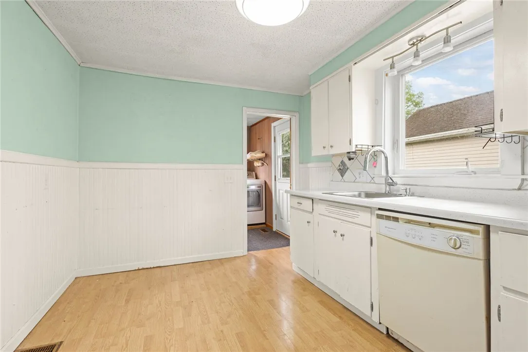 113 Myrtle Street, Leroy, New York 14482, Leroy, New York 14482, 2 Bedrooms Bedrooms, 5 Rooms Rooms,1 BathroomBathrooms,Residential,For Sale,113 Myrtle Street, Leroy, New York 14482,R1619757