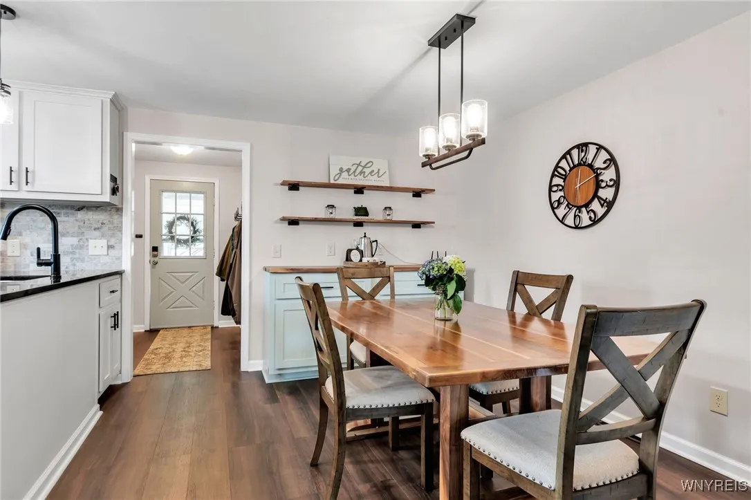 7217 Shawnee Road, Wheatfield, New York 14120, Wheatfield, New York 14120, 5 Bedrooms Bedrooms, 15 Rooms Rooms,3 BathroomsBathrooms,Residential,Closed,7217 Shawnee Road, Wheatfield, New York 14120,0,B1619354