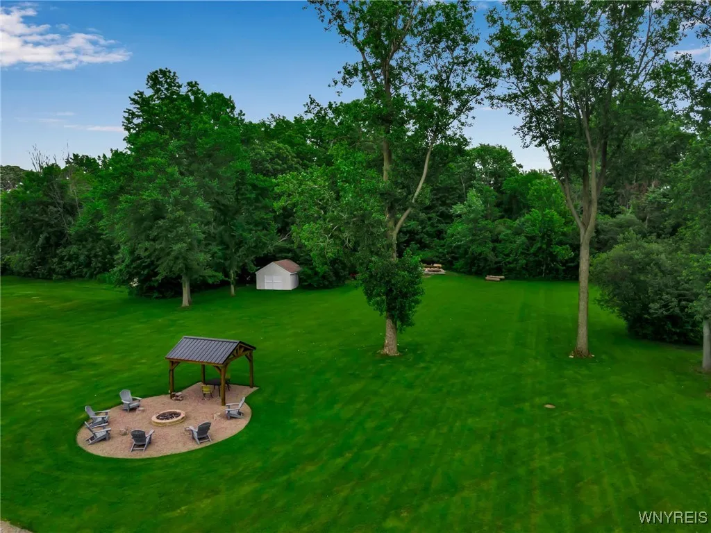 7217 Shawnee Road, Wheatfield, New York 14120, Wheatfield, New York 14120, 5 Bedrooms Bedrooms, 15 Rooms Rooms,3 BathroomsBathrooms,Residential,Closed,7217 Shawnee Road, Wheatfield, New York 14120,0,B1619354