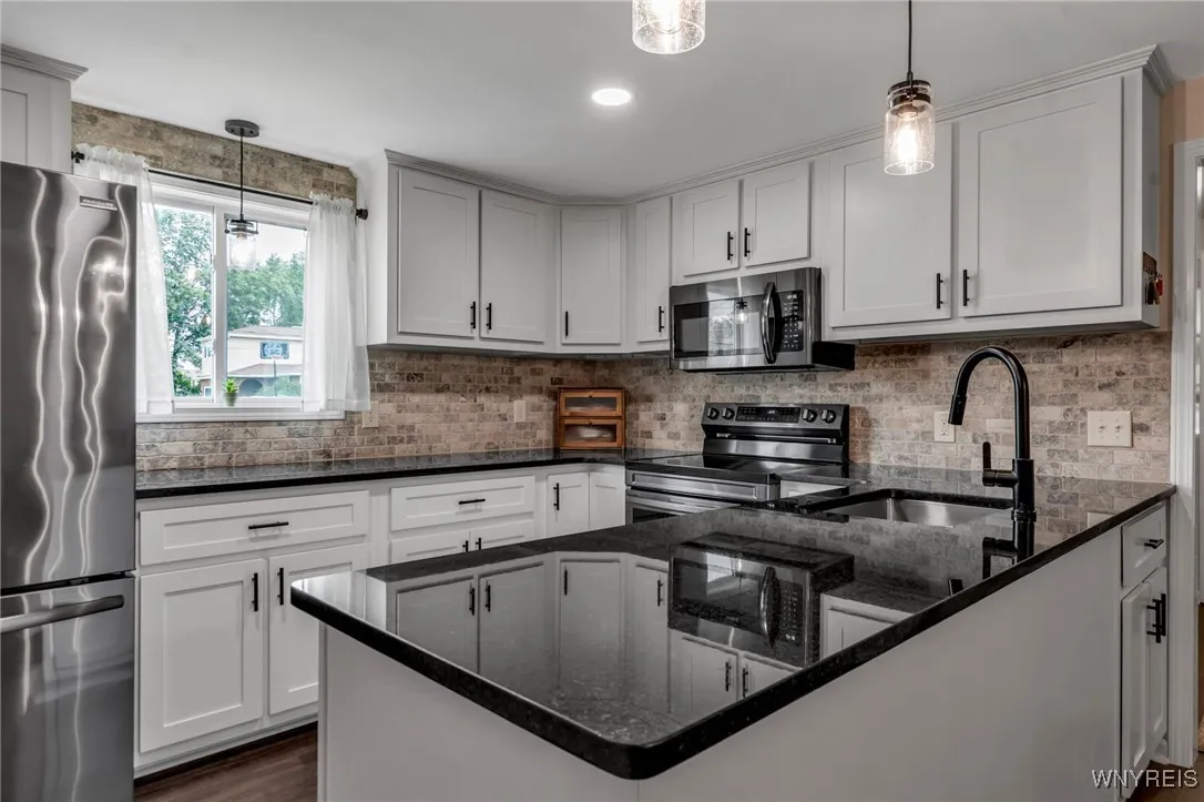 7217 Shawnee Road, Wheatfield, New York 14120, Wheatfield, New York 14120, 5 Bedrooms Bedrooms, 15 Rooms Rooms,3 BathroomsBathrooms,Residential,Closed,7217 Shawnee Road, Wheatfield, New York 14120,0,B1619354