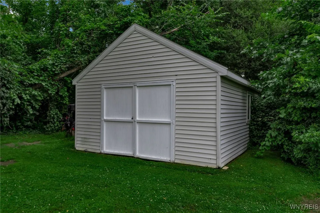 7217 Shawnee Road, Wheatfield, New York 14120, Wheatfield, New York 14120, 5 Bedrooms Bedrooms, 15 Rooms Rooms,3 BathroomsBathrooms,Residential,Closed,7217 Shawnee Road, Wheatfield, New York 14120,0,B1619354