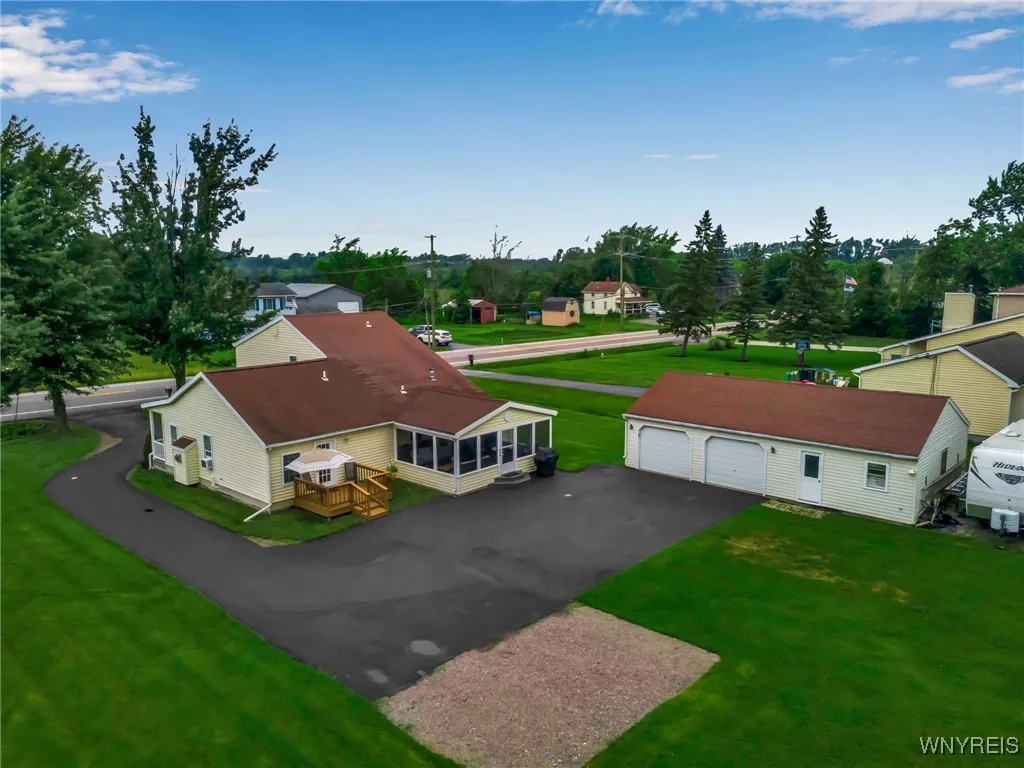 7217 Shawnee Road, Wheatfield, New York 14120, Wheatfield, New York 14120, 5 Bedrooms Bedrooms, 15 Rooms Rooms,3 BathroomsBathrooms,Residential,Closed,7217 Shawnee Road, Wheatfield, New York 14120,0,B1619354