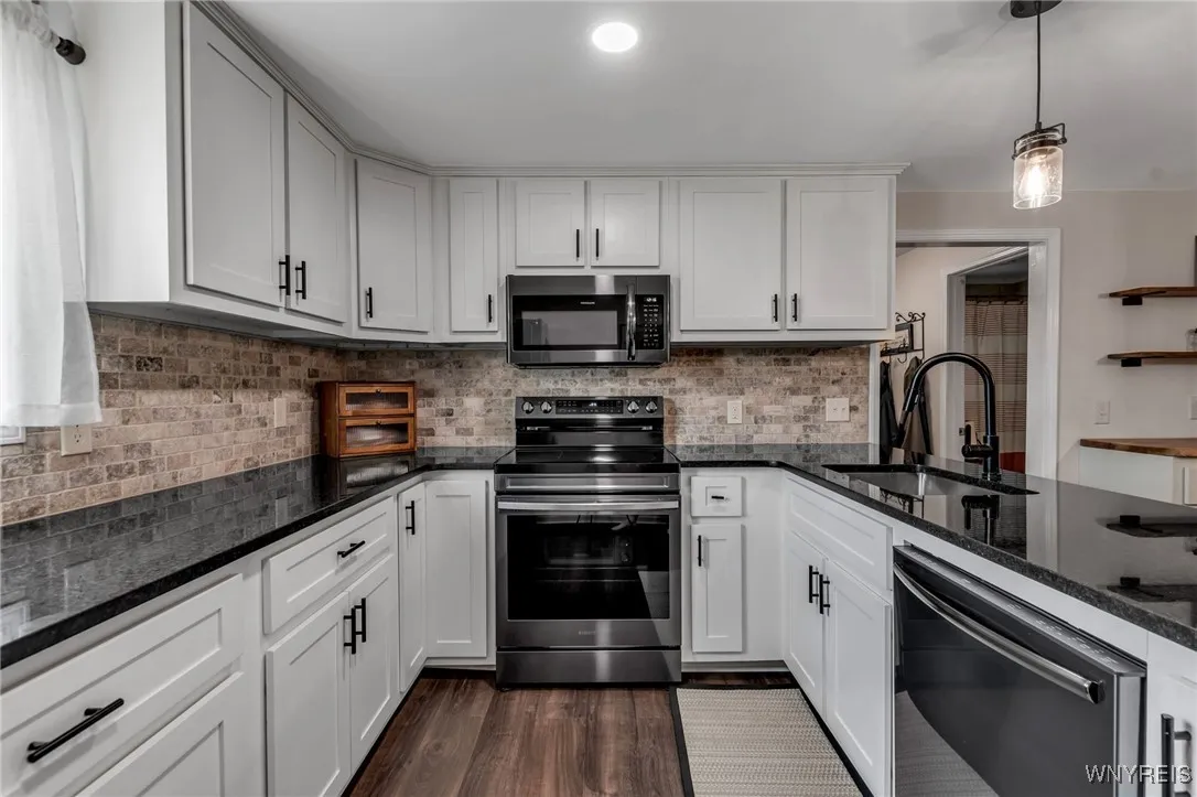 7217 Shawnee Road, Wheatfield, New York 14120, Wheatfield, New York 14120, 5 Bedrooms Bedrooms, 15 Rooms Rooms,3 BathroomsBathrooms,Residential,Closed,7217 Shawnee Road, Wheatfield, New York 14120,0,B1619354