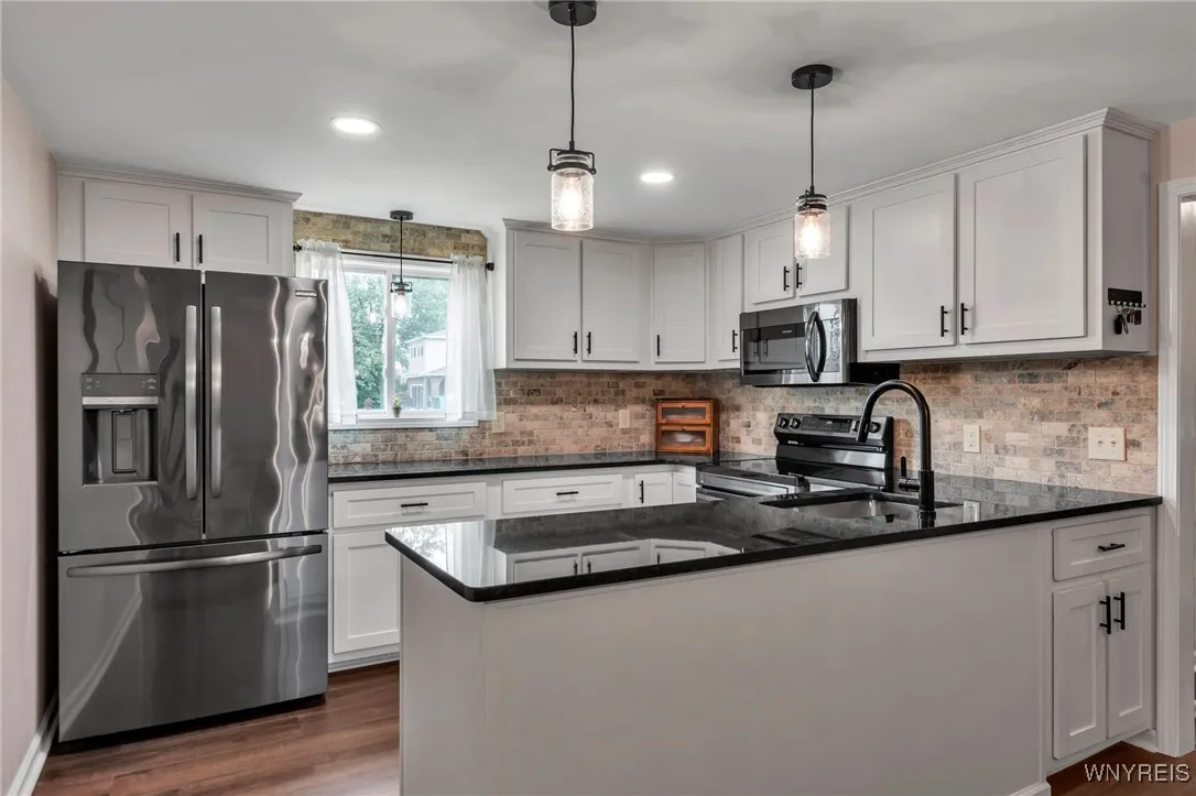 7217 Shawnee Road, Wheatfield, New York 14120, Wheatfield, New York 14120, 5 Bedrooms Bedrooms, 15 Rooms Rooms,3 BathroomsBathrooms,Residential,Closed,7217 Shawnee Road, Wheatfield, New York 14120,0,B1619354