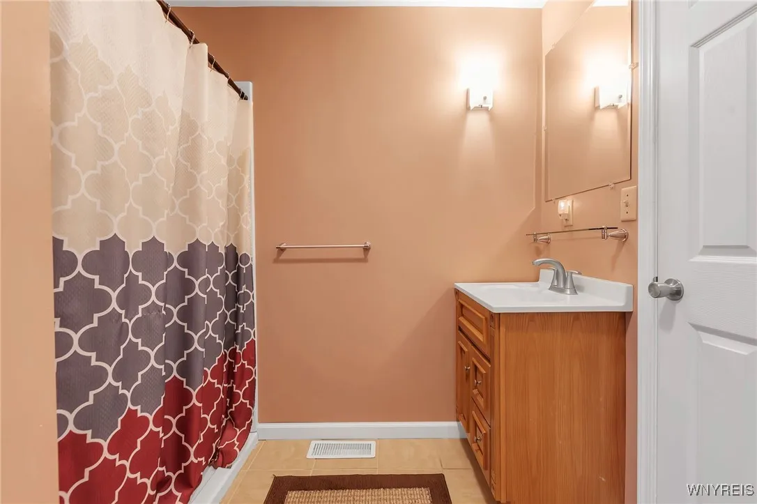 7217 Shawnee Road, Wheatfield, New York 14120, Wheatfield, New York 14120, 5 Bedrooms Bedrooms, 15 Rooms Rooms,3 BathroomsBathrooms,Residential,Closed,7217 Shawnee Road, Wheatfield, New York 14120,0,B1619354