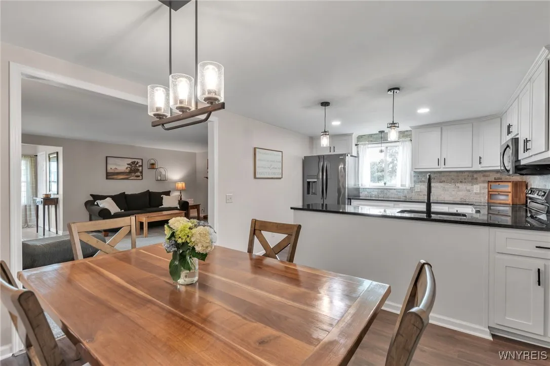 7217 Shawnee Road, Wheatfield, New York 14120, Wheatfield, New York 14120, 5 Bedrooms Bedrooms, 15 Rooms Rooms,3 BathroomsBathrooms,Residential,Closed,7217 Shawnee Road, Wheatfield, New York 14120,0,B1619354