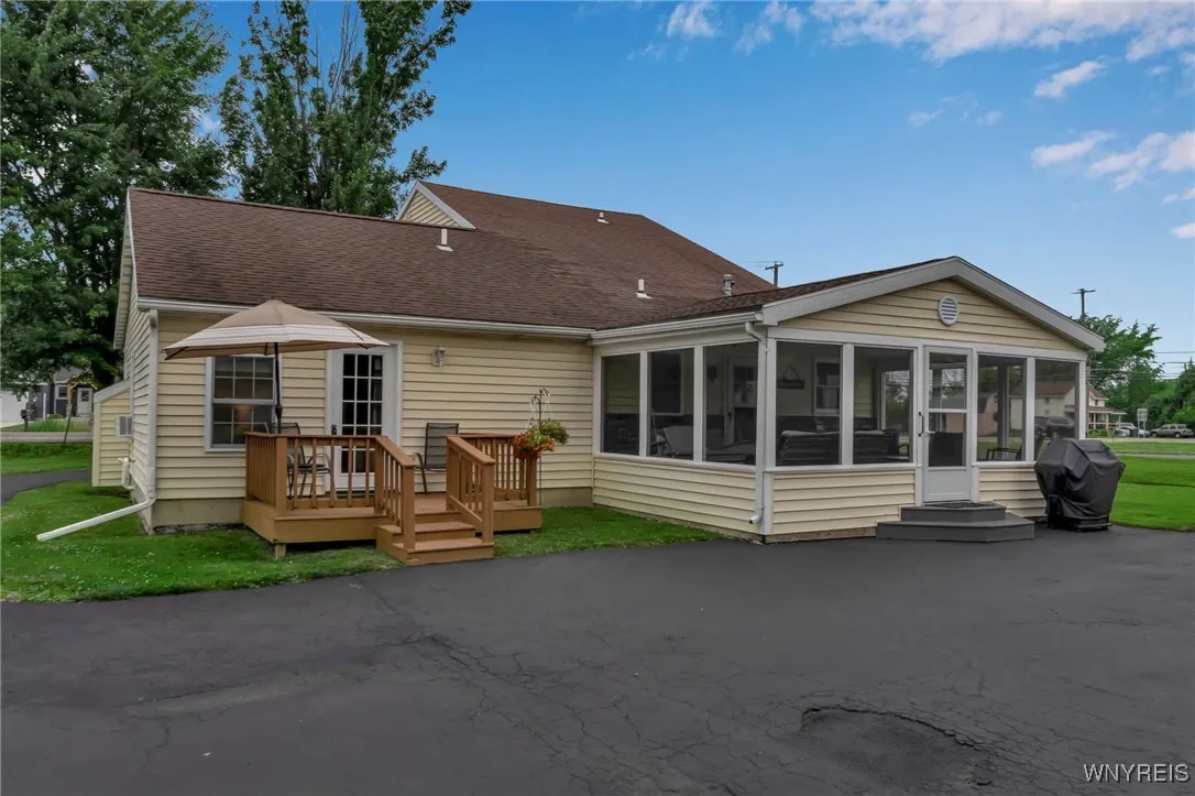 7217 Shawnee Road, Wheatfield, New York 14120, Wheatfield, New York 14120, 5 Bedrooms Bedrooms, 15 Rooms Rooms,3 BathroomsBathrooms,Residential,Closed,7217 Shawnee Road, Wheatfield, New York 14120,0,B1619354