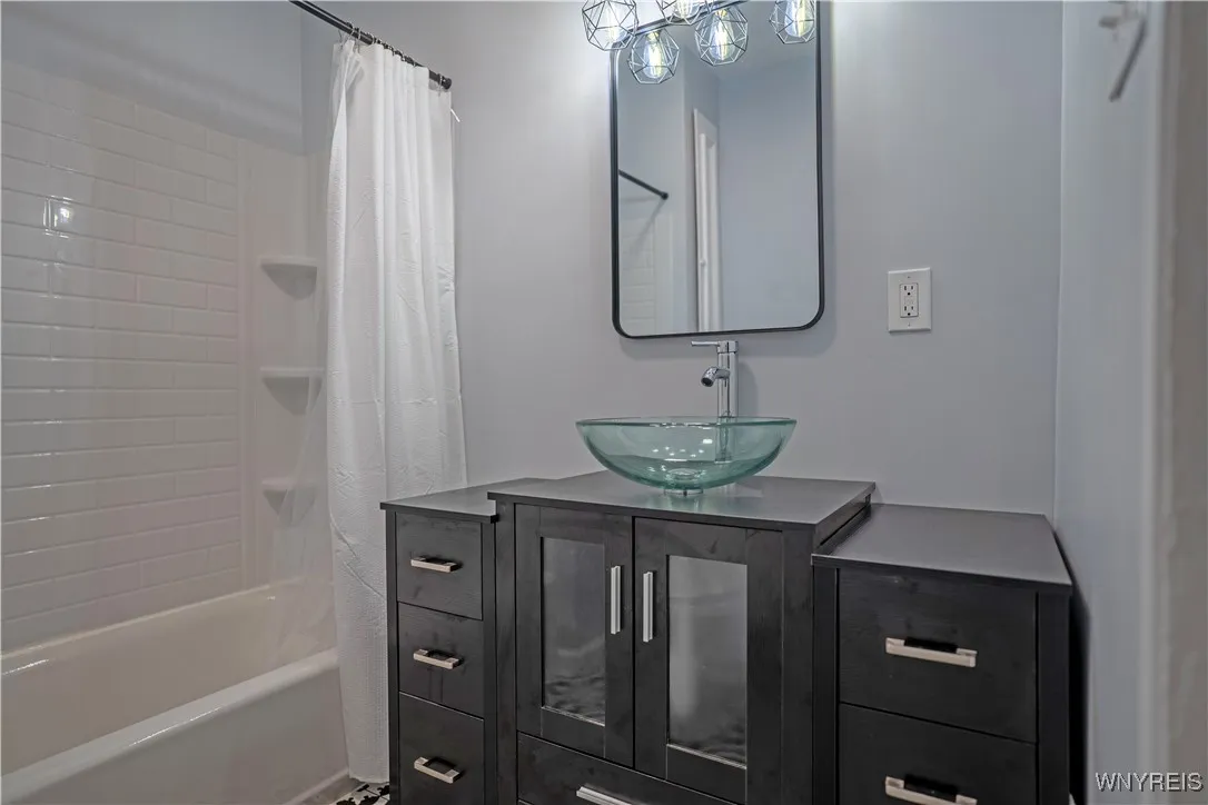1133 Hertel Avenue, Buffalo, New York 14216, Buffalo, New York 14216, 3 Bedrooms Bedrooms, 7 Rooms Rooms,1 BathroomBathrooms,Residential Lease,For Rent,1133 Hertel Avenue, Buffalo, New York 14216,B1619904