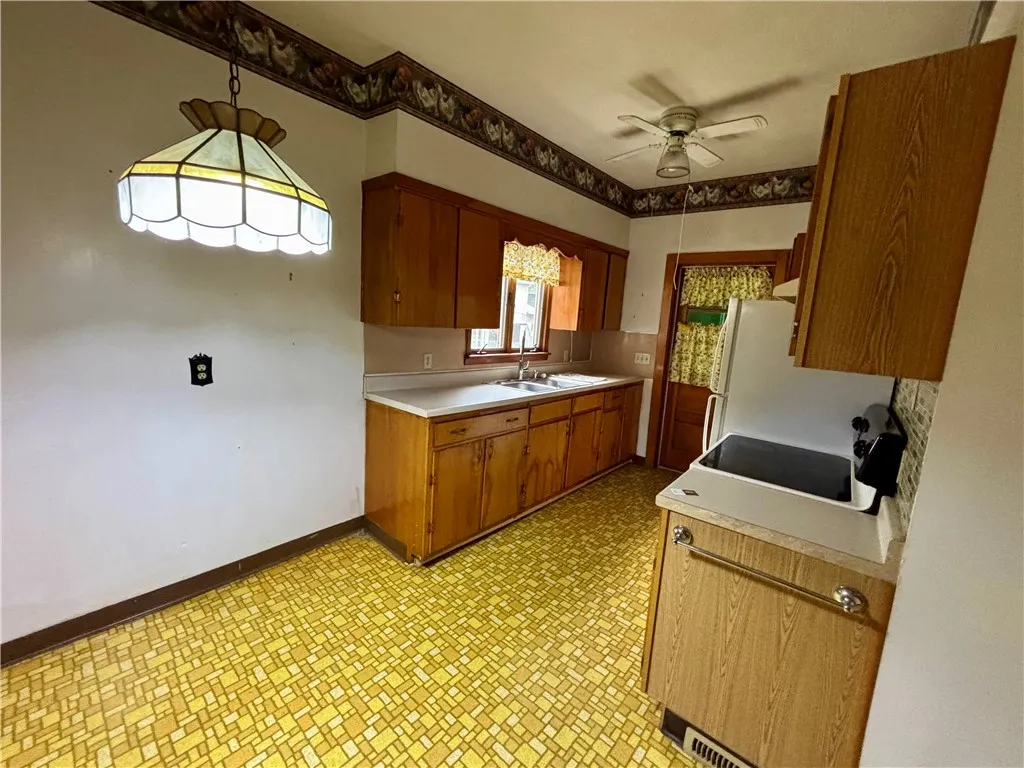 511 Pennsylvania Avenue, Elmira City, New York 149, Elmira City, New York 14904, 6 Bedrooms Bedrooms, ,2 BathroomsBathrooms,Residential,For Sale,511 Pennsylvania Avenue, Elmira City, New York 149,R1619979