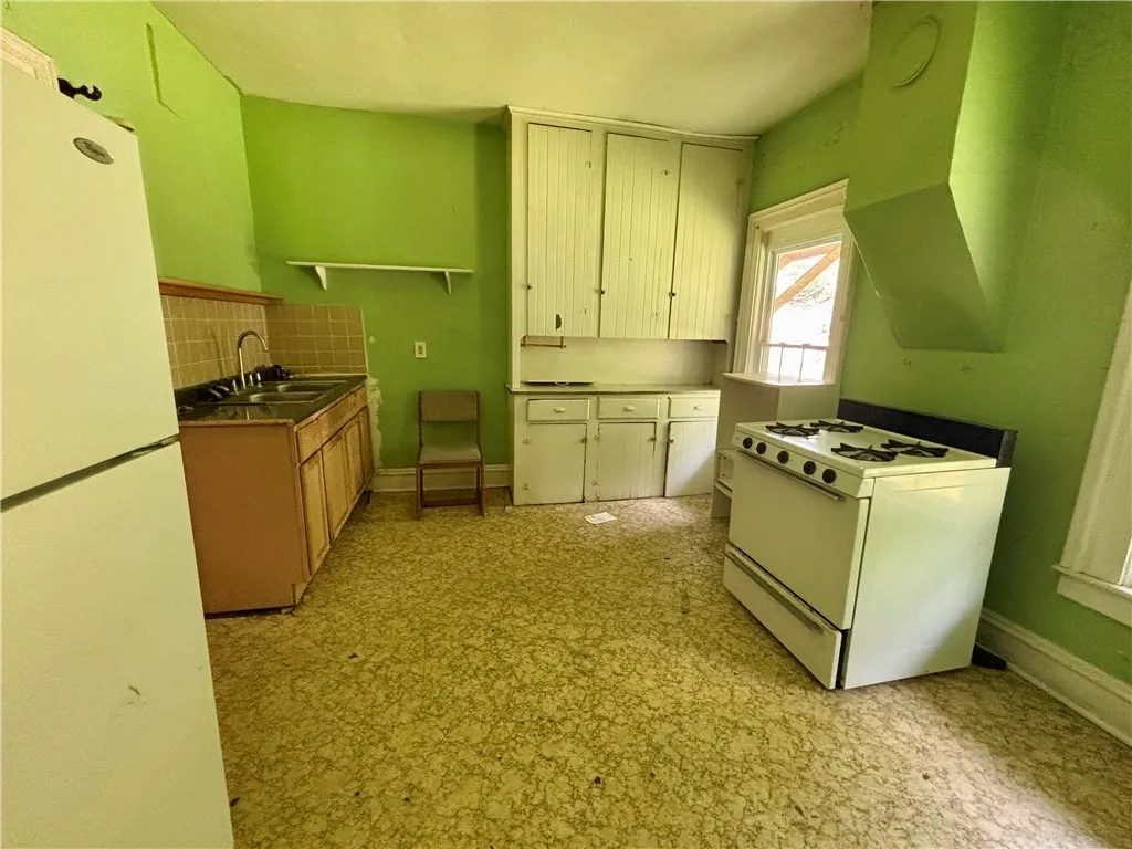 511 Pennsylvania Avenue, Elmira City, New York 149, Elmira City, New York 14904, 6 Bedrooms Bedrooms, ,2 BathroomsBathrooms,Residential,For Sale,511 Pennsylvania Avenue, Elmira City, New York 149,R1619979