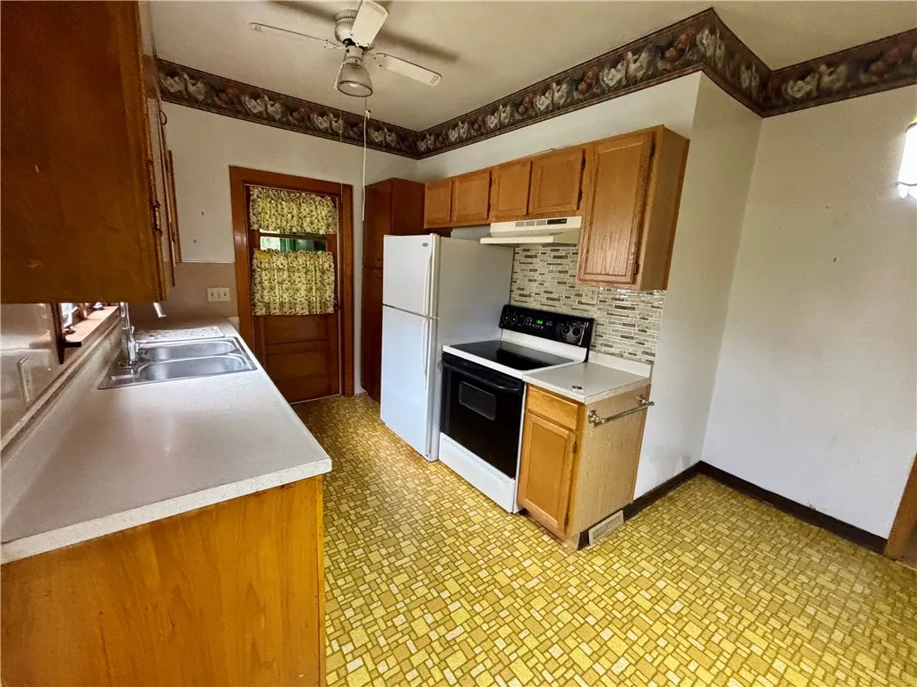 511 Pennsylvania Avenue, Elmira City, New York 149, Elmira City, New York 14904, 6 Bedrooms Bedrooms, ,2 BathroomsBathrooms,Residential,For Sale,511 Pennsylvania Avenue, Elmira City, New York 149,R1619979