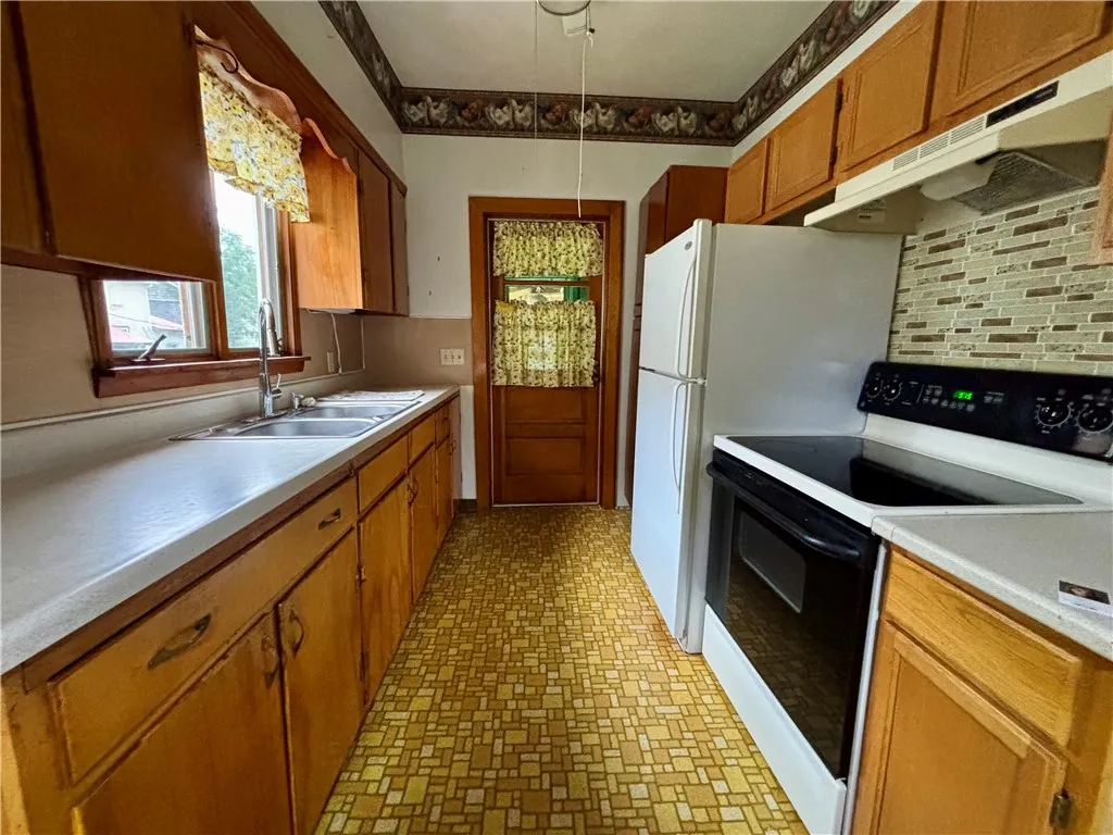 511 Pennsylvania Avenue, Elmira City, New York 149, Elmira City, New York 14904, 6 Bedrooms Bedrooms, ,2 BathroomsBathrooms,Residential,For Sale,511 Pennsylvania Avenue, Elmira City, New York 149,R1619979