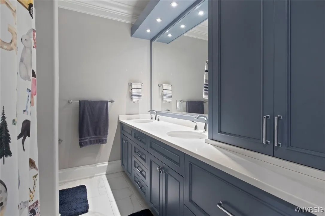 5558 Herons Glen, Clarence, New York 14031, Clarence, New York 14031, 6 Bedrooms Bedrooms, 14 Rooms Rooms,7 BathroomsBathrooms,Residential,For Sale,5558 Herons Glen, Clarence, New York 14031,0,B1619749