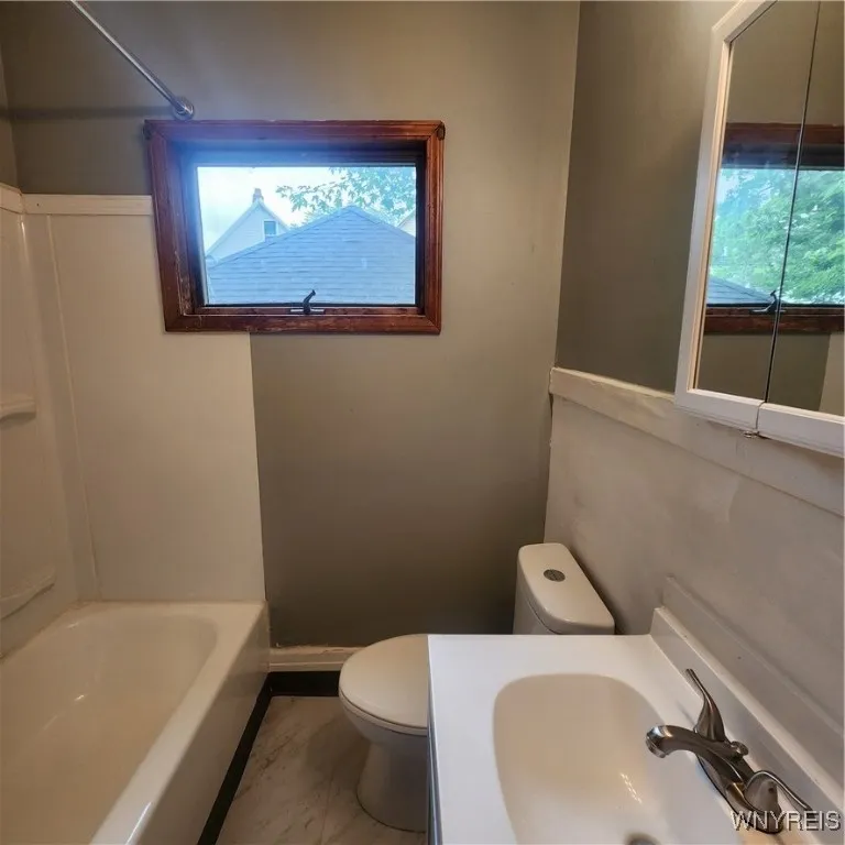 33 Argus Street, Buffalo, New York 14207, Buffalo, New York 14207, 3 Bedrooms Bedrooms, 8 Rooms Rooms,1 BathroomBathrooms,Residential,For Sale,33 Argus Street, Buffalo, New York 14207,B1620017