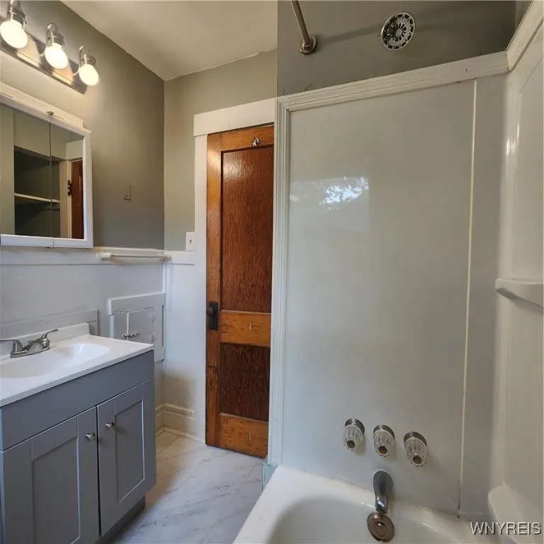 33 Argus Street, Buffalo, New York 14207, Buffalo, New York 14207, 3 Bedrooms Bedrooms, 8 Rooms Rooms,1 BathroomBathrooms,Residential,For Sale,33 Argus Street, Buffalo, New York 14207,B1620017