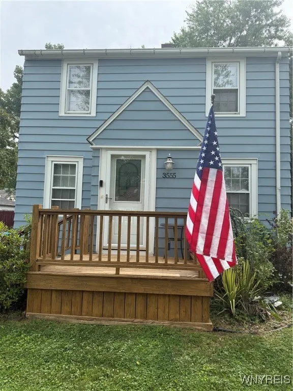 Welcoming front deck
